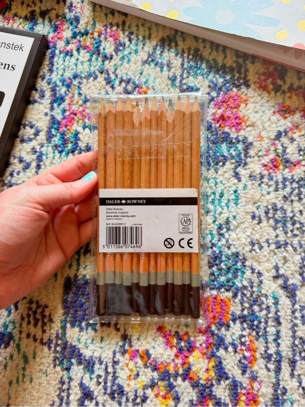 The Creative Studio Bundle – Sketchbook Pens Pencils & More